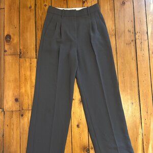 Aritzia Effortless Pant 4 Short